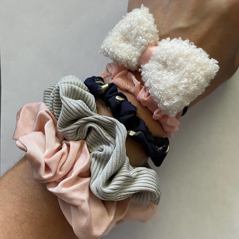 𝅺Set of 5 Scrunchies - White Fluffy Bow